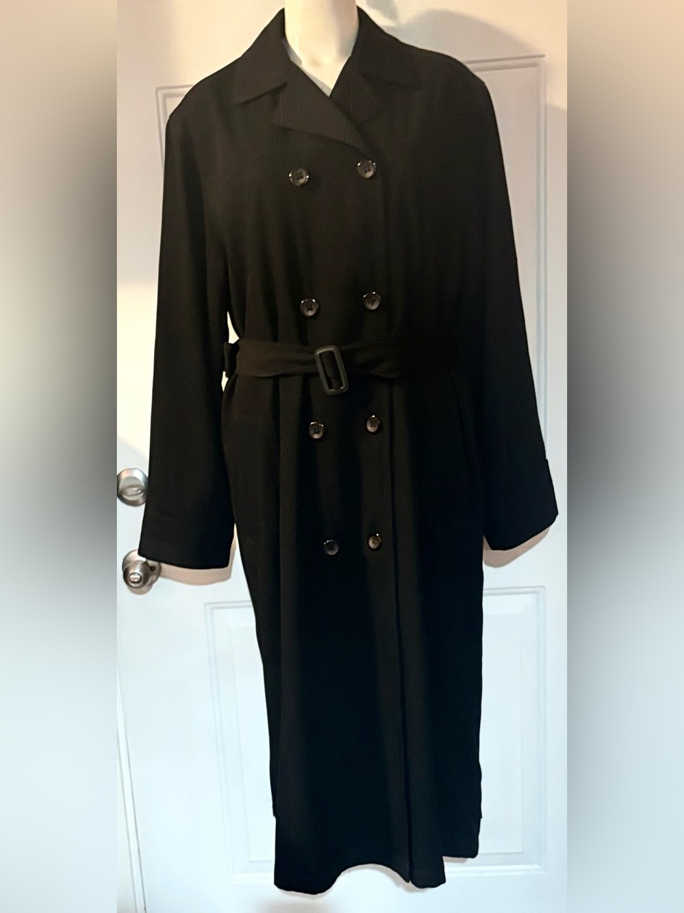 Polyester/nylon blend Black trench coat, London Fog, double-breasted w/belt 14R